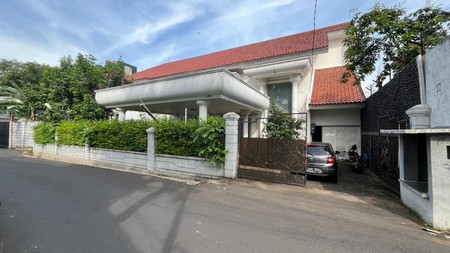 Rumah Luas Terawat dengan Layout Lapang di Lokasi Premium Cilandak