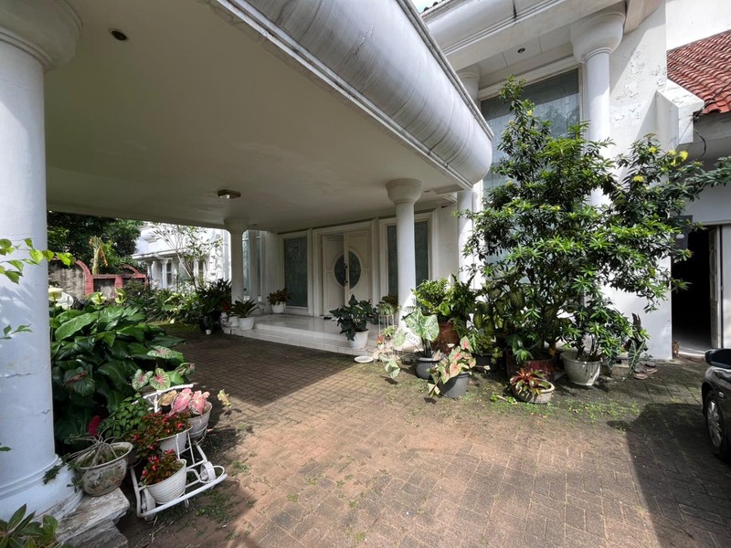 Rumah Luas Terawat dengan Layout Lapang di Lokasi Premium Cilandak