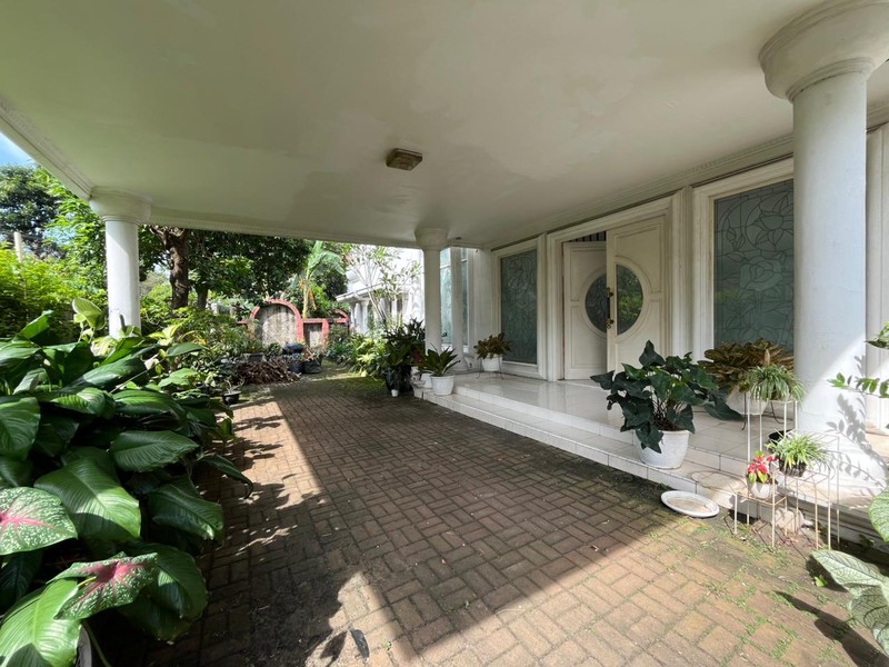 Rumah Luas Terawat dengan Layout Lapang di Lokasi Premium Cilandak