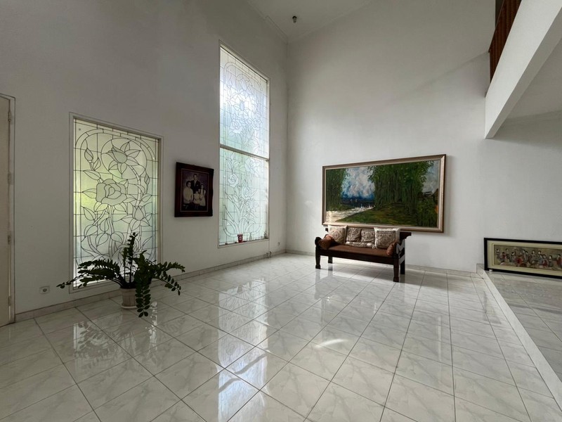 Rumah Luas Terawat dengan Layout Lapang di Lokasi Premium Cilandak