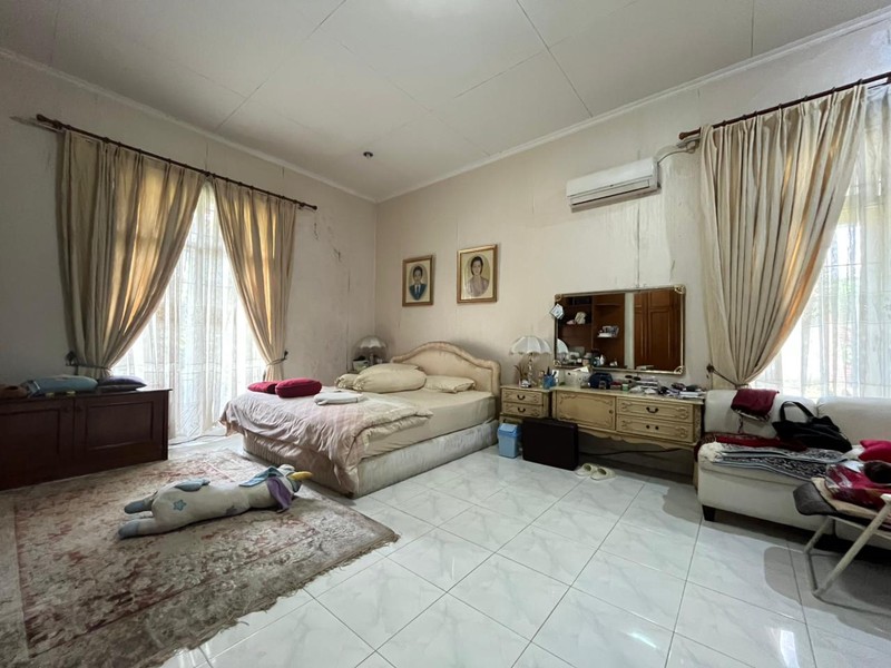 Rumah Luas Terawat dengan Layout Lapang di Lokasi Premium Cilandak