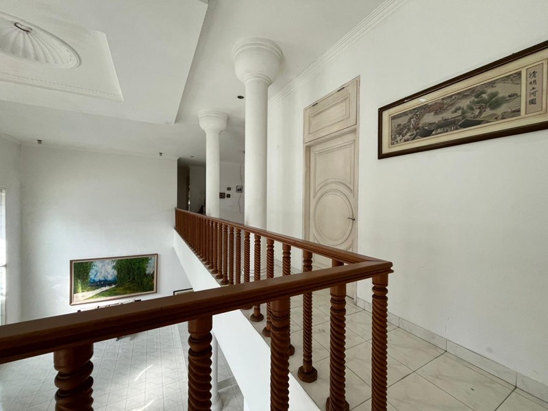 Rumah Luas Terawat dengan Layout Lapang di Lokasi Premium Cilandak