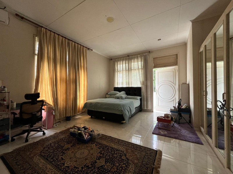 Rumah Luas Terawat dengan Layout Lapang di Lokasi Premium Cilandak