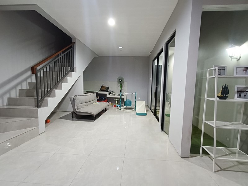 Rumah sewa 6 bulan Cluster Z living - Lake Garden .Grand Wisata - Tambun .Bekasi