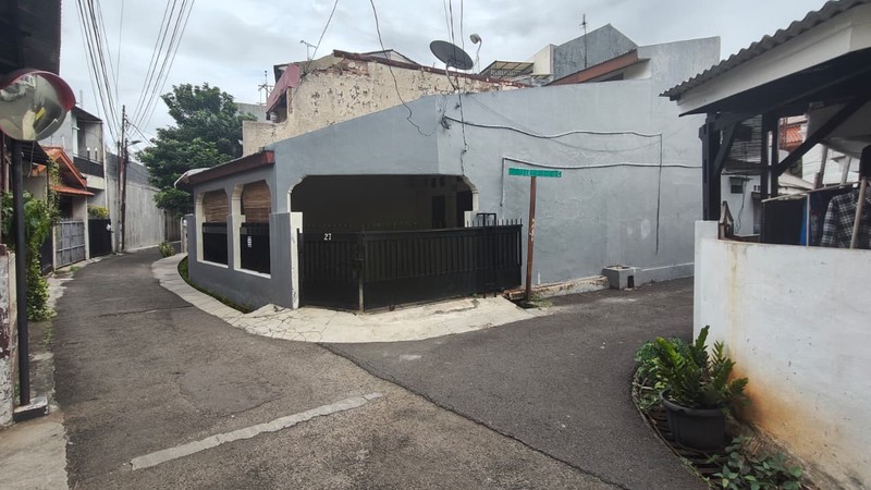 Disewakan Cepat Rumah Siap Huni dan Ngantor di Tebet Barat - Lokasi Strategis, dekat TOL dan Stasiun