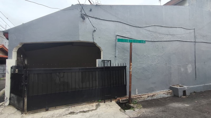 Disewakan Cepat Rumah Siap Huni dan Ngantor di Tebet Barat - Lokasi Strategis, dekat TOL dan Stasiun