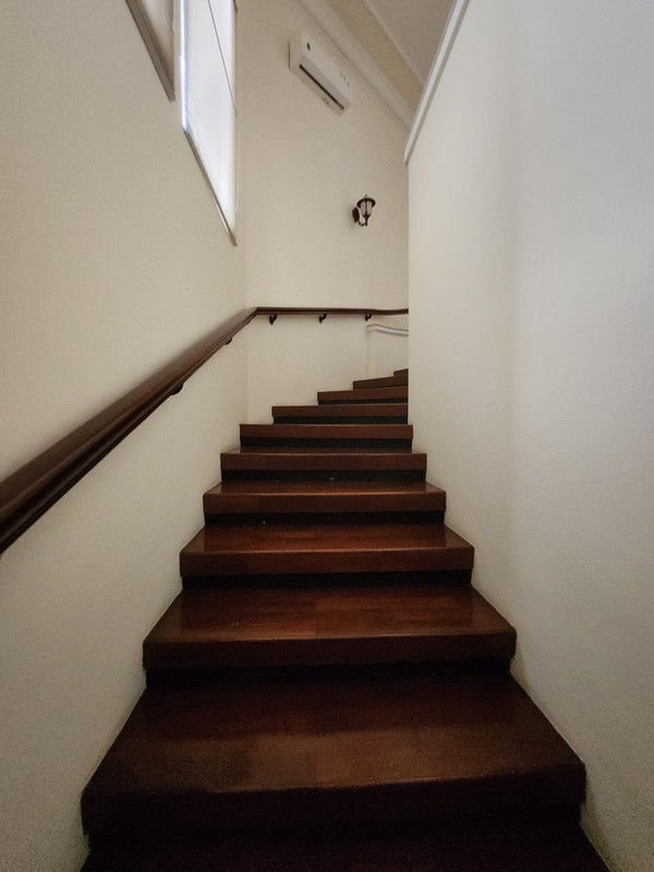 Disewakan Rumah Taman Hunian Satelit - Sukomanunggal Plus Private Pool / Kolam Renang + Full Furnished Dekat Chofa, Isen,, Rs Mitra Keluarga, Sma Gloria