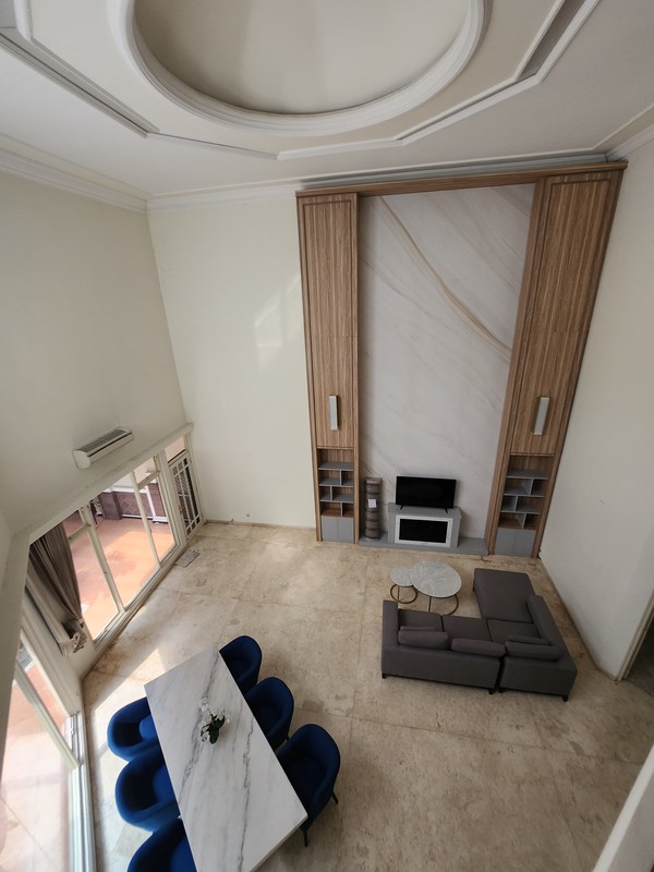 Disewakan Rumah Taman Hunian Satelit - Sukomanunggal Plus Private Pool / Kolam Renang + Full Furnished Dekat Chofa, Isen,, Rs Mitra Keluarga, Sma Gloria