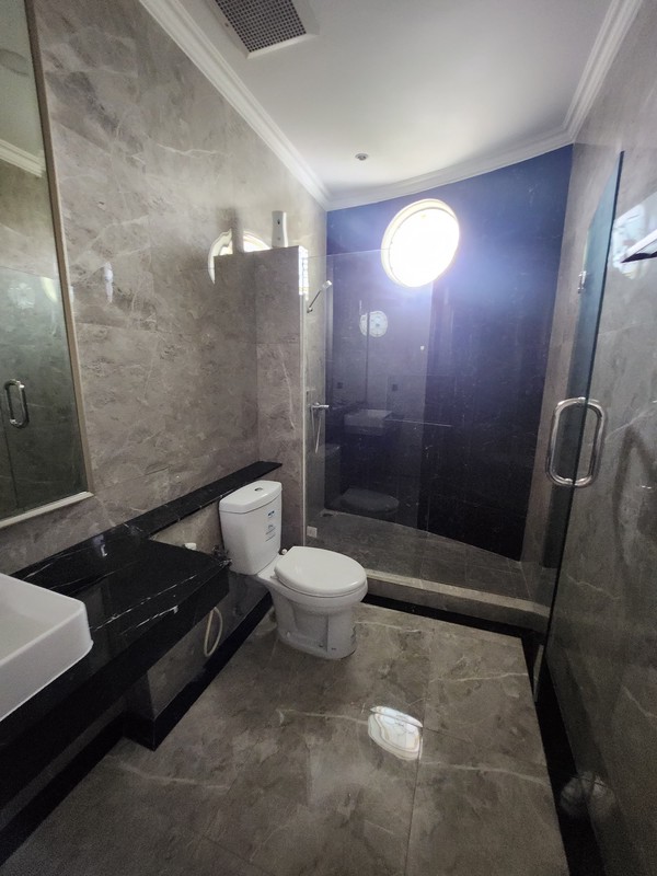 Disewakan Rumah Taman Hunian Satelit - Sukomanunggal Plus Private Pool / Kolam Renang + Full Furnished Dekat Chofa, Isen,, Rs Mitra Keluarga, Sma Gloria