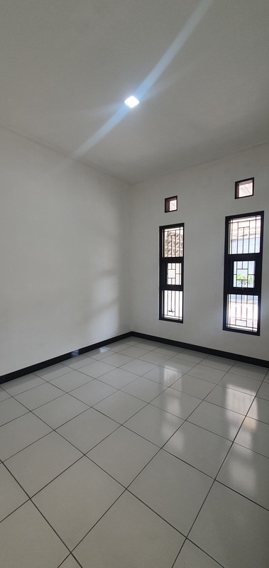 Dijual Rumah Asri Harga di bawah pasaran Taman Kopo Katapang