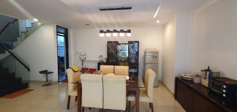 Dijual Rumah Mewah Mainroad Karawitan