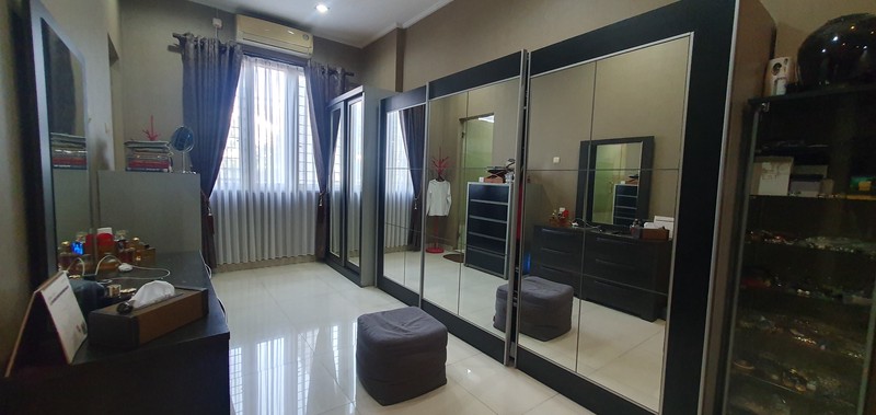 Dijual Rumah Mewah Mainroad Karawitan