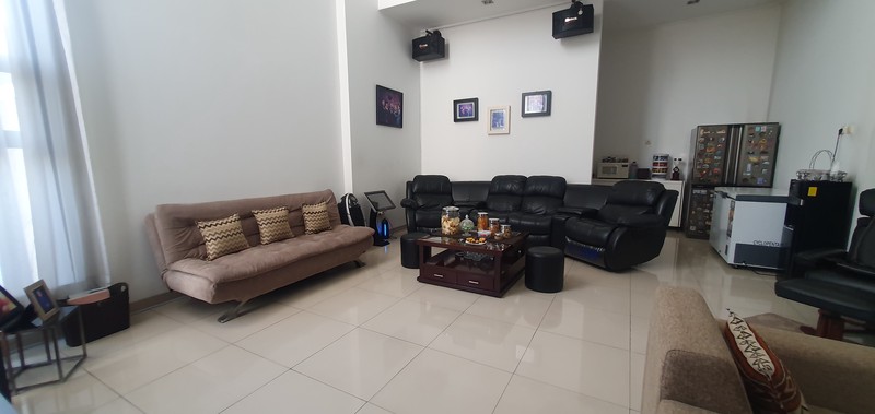 Dijual Rumah Mewah Mainroad Karawitan