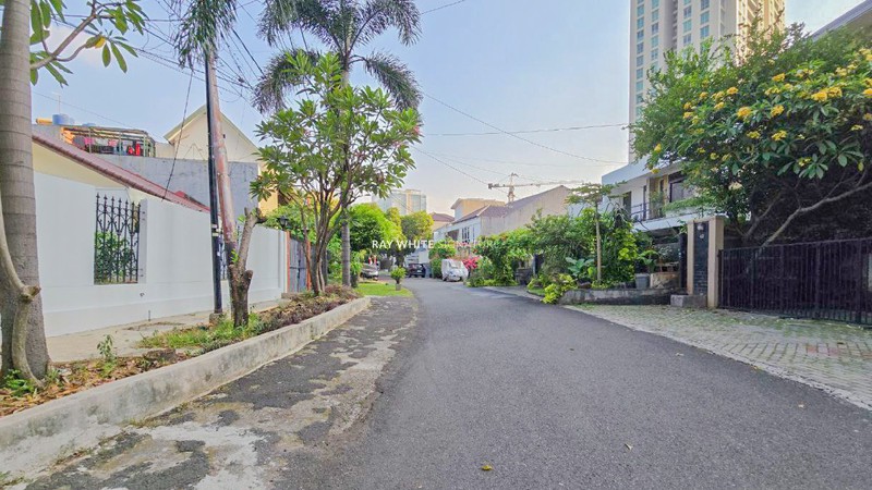 Dijual Rumah Mewah Layak Huni di Jl Kerinci 