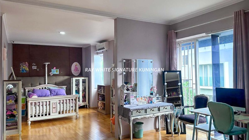 Dijual Rumah Luxury di Brawijaya Town House Lokasi Prime