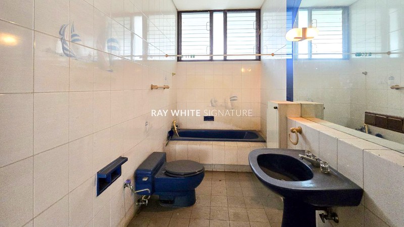 Dijual Rumah Tua di Jl Ametis Permata Hijau