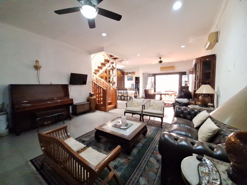 Rumah Hitung Tanah Area Cipete