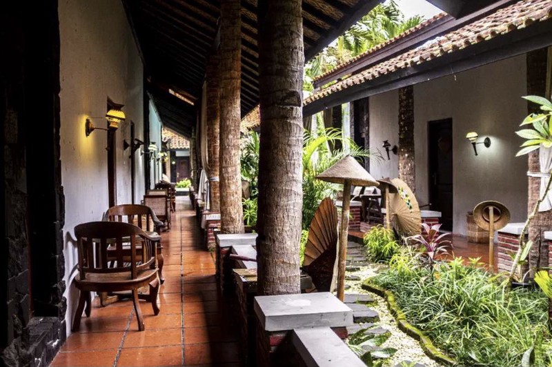 GUEST HOUSE CANTIK DENGAN DESAIN ETNIK JAWA DI DEKAT JL PALAGAN TENTARA PELAJAR.