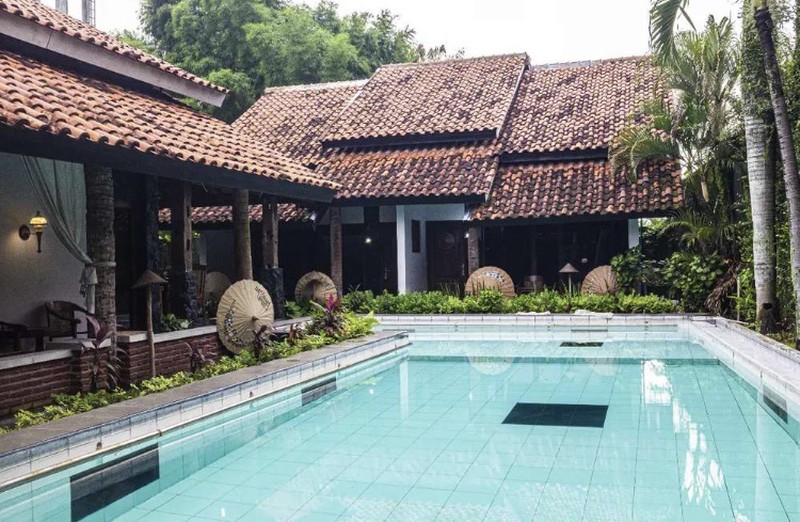 GUEST HOUSE CANTIK DENGAN DESAIN ETNIK JAWA DI DEKAT JL PALAGAN TENTARA PELAJAR.