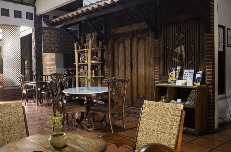 GUEST HOUSE CANTIK DENGAN DESAIN ETNIK JAWA DI DEKAT JL PALAGAN TENTARA PELAJAR.