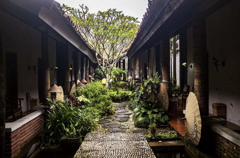 GUEST HOUSE CANTIK DENGAN DESAIN ETNIK JAWA DI DEKAT JL PALAGAN TENTARA PELAJAR.