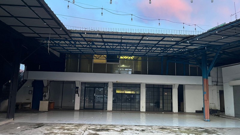 Disewa Cepat  Ruko Besar 3 Lantai Parkir Luas Jalan Raya Juanda Ciputat Lokasi Strategis dekat MRT Lebak Bulus