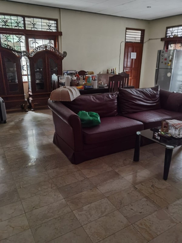 Rumah dengan Luas Tanah 720 m2 dan Bangunan 500 m2 Sertifikat SHM Lokasi Strategis @Menteng, Jakarta Pusat