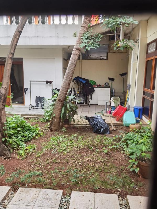 Rumah dengan Luas Tanah 720 m2 dan Bangunan 500 m2 Sertifikat SHM Lokasi Strategis @Menteng, Jakarta Pusat