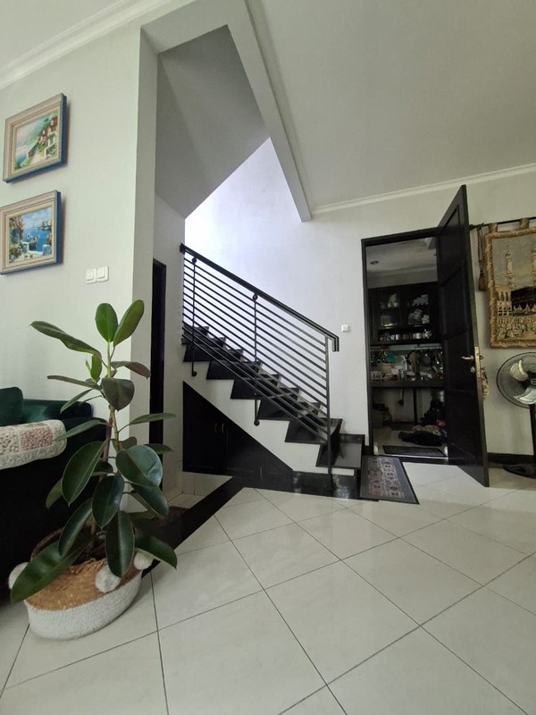 Rumah HOOK di Bintaro Jaya Cantik Semi Furnished Siap Huni 2 Lantai SHM