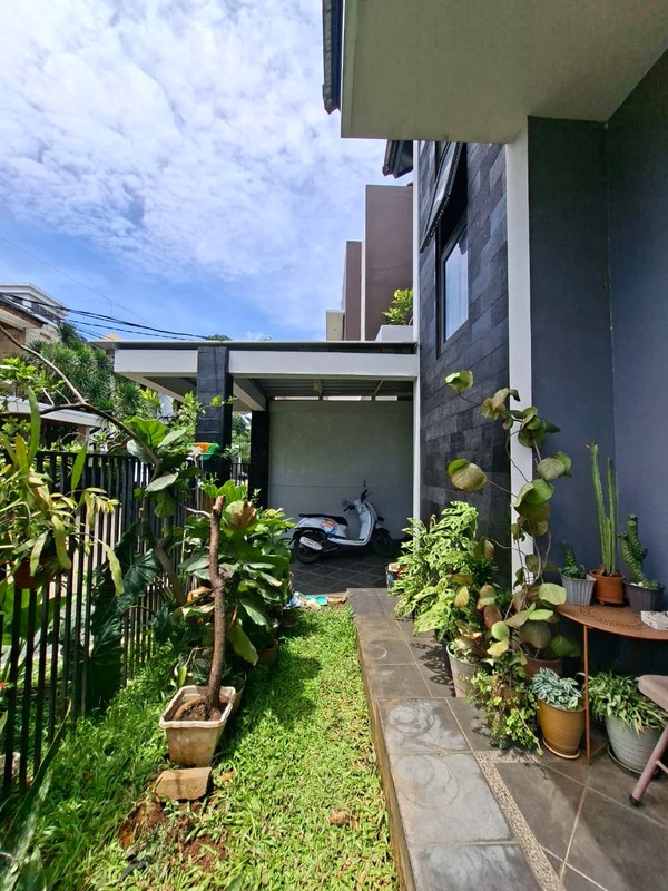 Rumah HOOK di Bintaro Jaya Cantik Semi Furnished Siap Huni 2 Lantai SHM