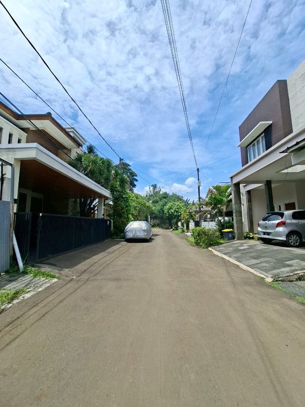 Rumah HOOK di Bintaro Jaya Cantik Semi Furnished Siap Huni 2 Lantai SHM