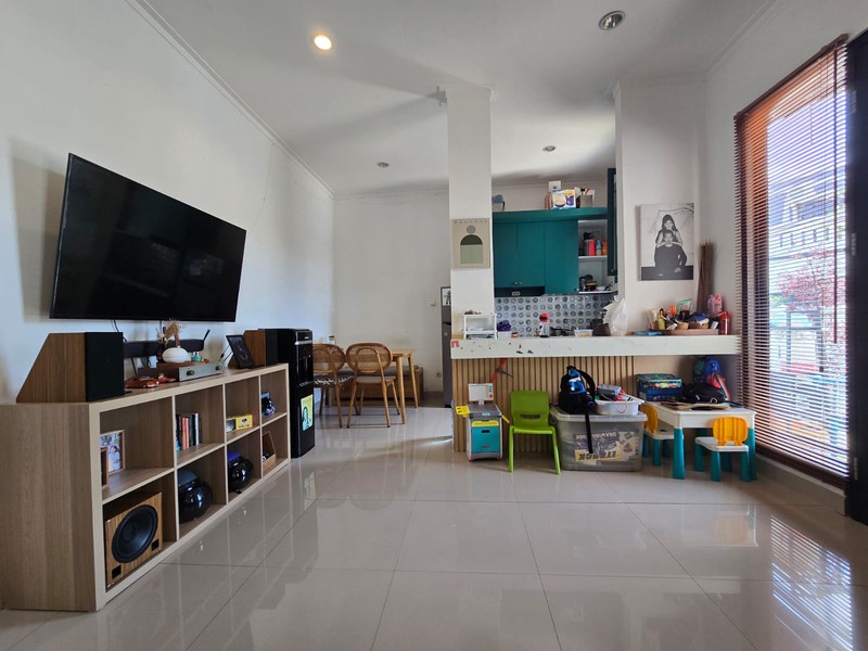 Rumah Siap Huni 2 Lantai di Ciputat Dekat Bintaro Jaya dengan Hunian Nyaman dan Asri