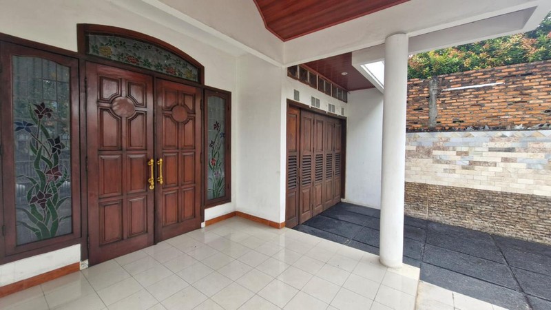 Dijual Rumah Lama Terawat Siap Huni Lokasi Strategis Di Jl. Cendrawasih, Kebayoran Lama, Jakarta Selatan