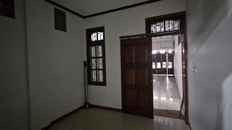Dijual Rumah Lama Terawat Siap Huni Lokasi Strategis Di Jl. Cendrawasih, Kebayoran Lama, Jakarta Selatan