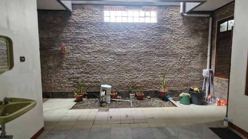 Dijual Rumah Lama Terawat Siap Huni Lokasi Strategis Di Jl. Cendrawasih, Kebayoran Lama, Jakarta Selatan