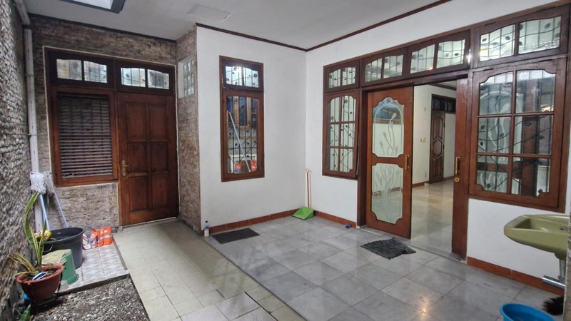 Dijual Rumah Lama Terawat Siap Huni Lokasi Strategis Di Jl. Cendrawasih, Kebayoran Lama, Jakarta Selatan