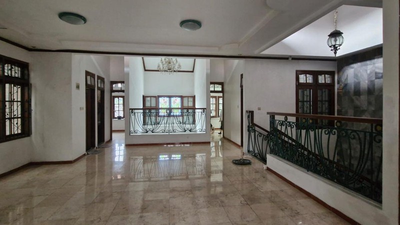 Dijual Rumah Lama Terawat Siap Huni Lokasi Strategis Di Jl. Cendrawasih, Kebayoran Lama, Jakarta Selatan