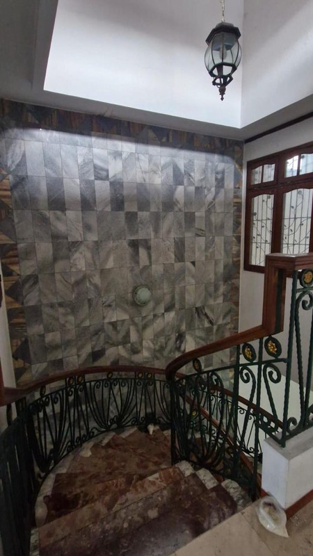 Dijual Rumah Lama Terawat Siap Huni Lokasi Strategis Di Jl. Cendrawasih, Kebayoran Lama, Jakarta Selatan