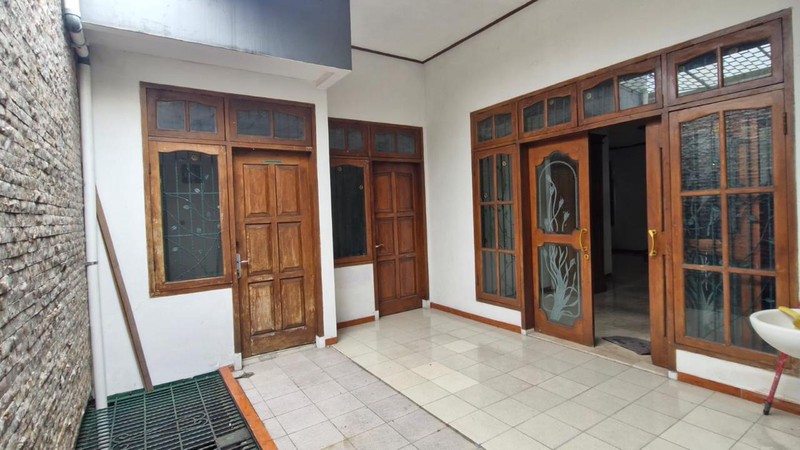 Dijual Rumah Lama Terawat Siap Huni Lokasi Strategis Di Jl. Cendrawasih, Kebayoran Lama, Jakarta Selatan