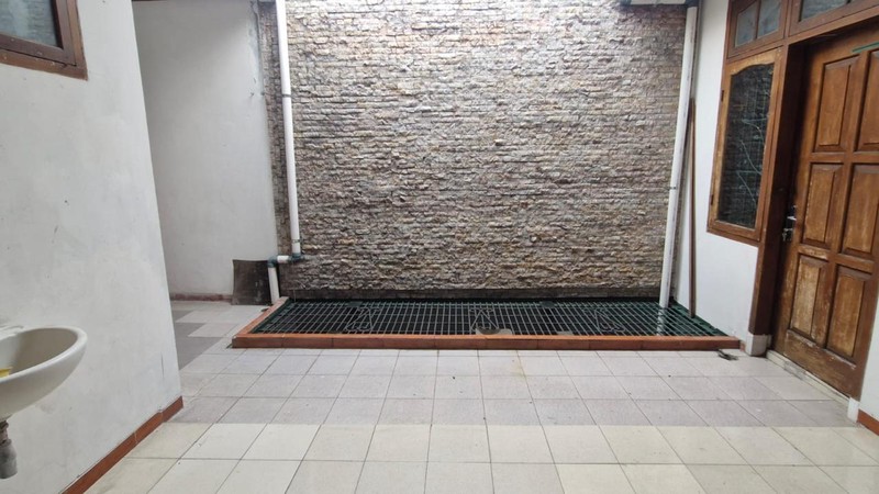 Dijual Rumah Lama Terawat Siap Huni Lokasi Strategis Di Jl. Cendrawasih, Kebayoran Lama, Jakarta Selatan