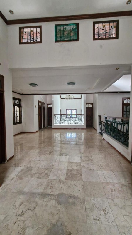 Dijual Rumah Lama Terawat Siap Huni Lokasi Strategis Di Jl. Cendrawasih, Kebayoran Lama, Jakarta Selatan