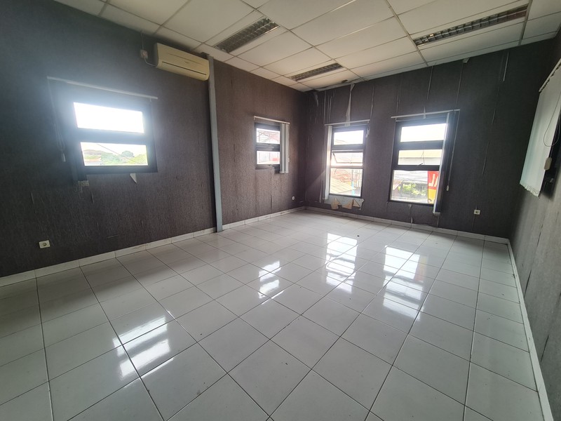 Gudang bagus standar industri di Cikarang Selatan dekat kawasan Delta Silikon, EJIP