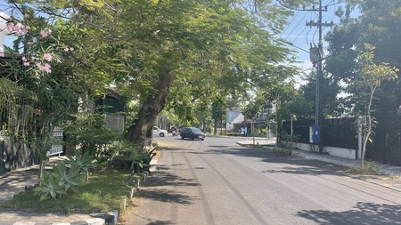 Peluang Usaha: Disewakan Bangunan Komersial Eks Cafe di Jl. Teuku Umar, Surabaya