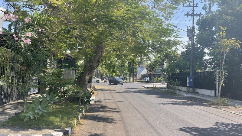 Peluang Usaha: Disewakan Bangunan Komersial Eks Cafe di Jl. Teuku Umar, Surabaya