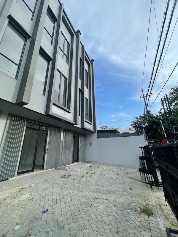 Disewakan Ruko Baru 3 Lantai Strategis di Jalan Nol Pusat bisnis, Kenjeran"