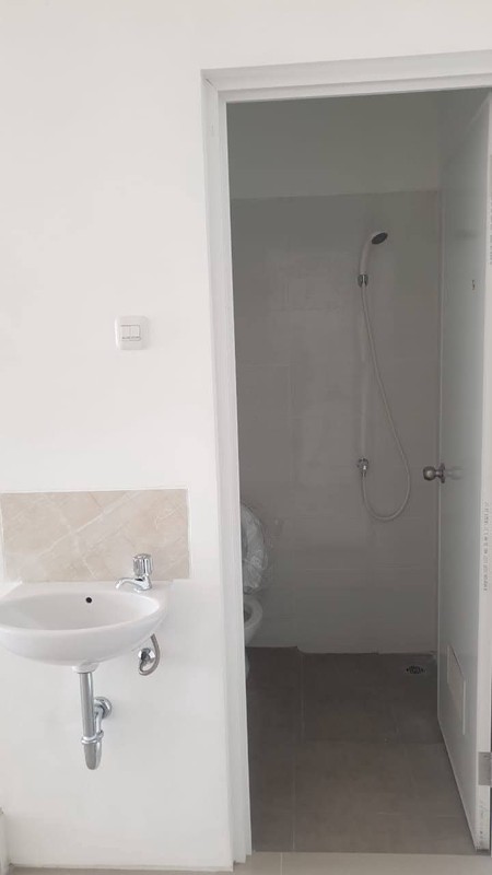 Disewakan Ruko Baru 3 Lantai Strategis di Jalan Nol Pusat bisnis, Kenjeran"