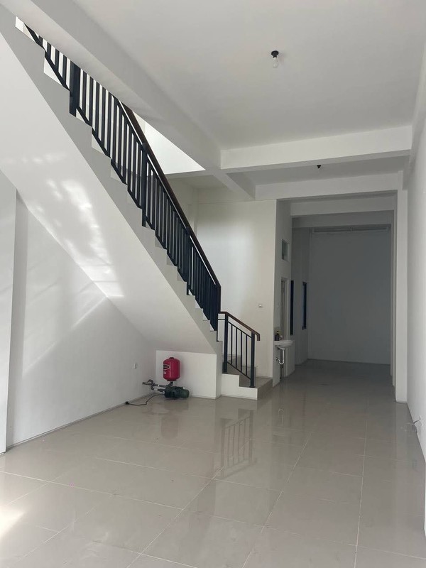 Disewakan Ruko Baru 3 Lantai Strategis di Jalan Nol Pusat bisnis, Kenjeran"