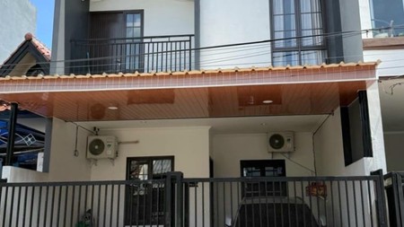 Rumah rapi 2 lantai di Regensy Melati Mas Serpong