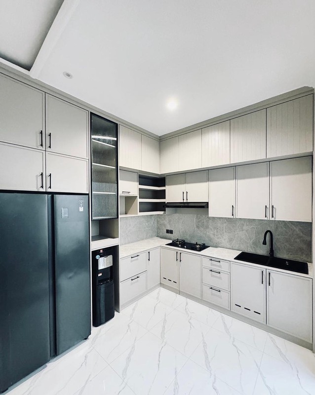 Rumah rapi 2 lantai di Regensy Melati Mas Serpong