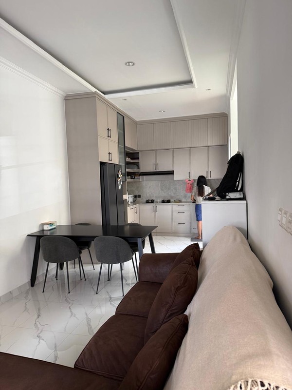 Rumah rapi 2 lantai di Regensy Melati Mas Serpong